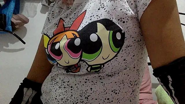 sharonlopez9611 online show from April 15, 2026, 3:13 am