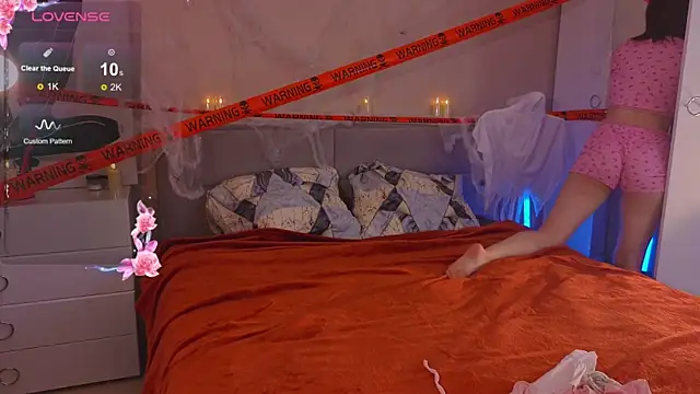 Mia Luw online show from October 24, 2025, 5:37 am