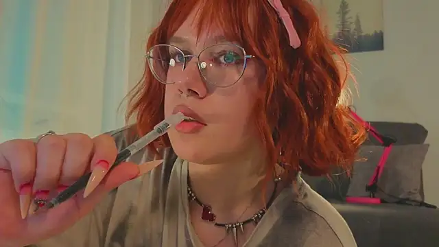 Mia Luw online show from April 18, 2026, 7:07 pm