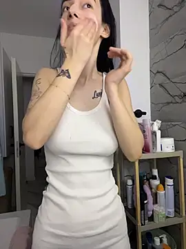 Celine Roxelle online show from February 10, 2026, 1:59 pm