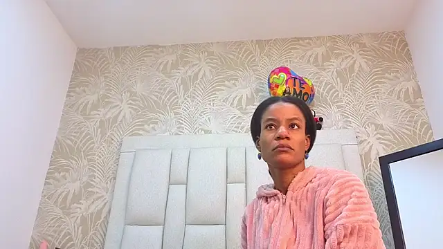 dafnnelewis online show from February 5, 2026, 11:15 am