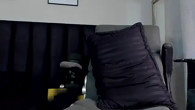 ISAAC CRYSTON online show from March 2, 2025, 10:38 pm