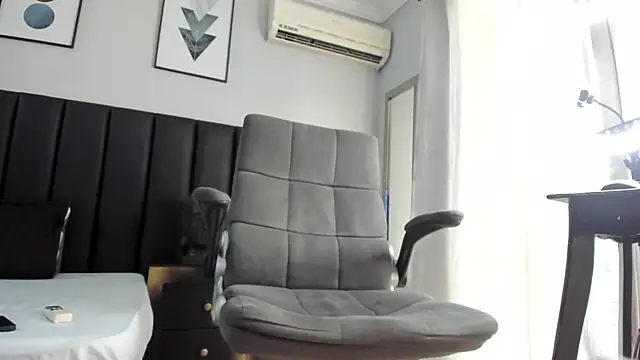 ISAAC CRYSTON online show from March 7, 2025, 7:16 pm