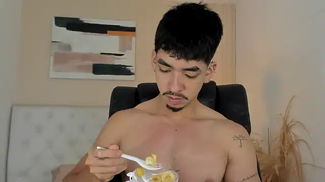 ISAAC CRYSTON online show from February 2, 2026, 9:35 pm