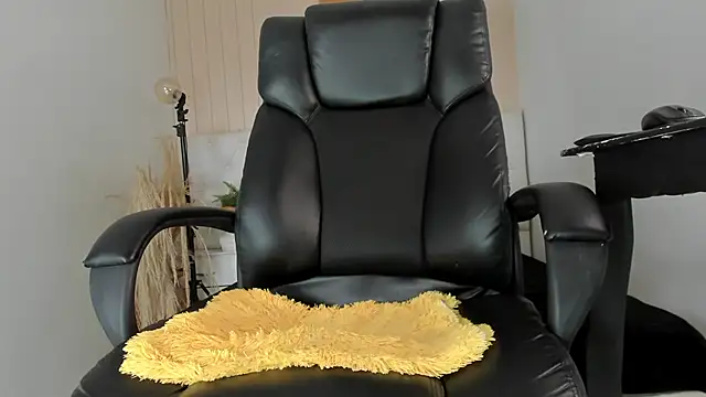 ISAAC CRYSTON online show from March 6, 2026, 8:49 pm