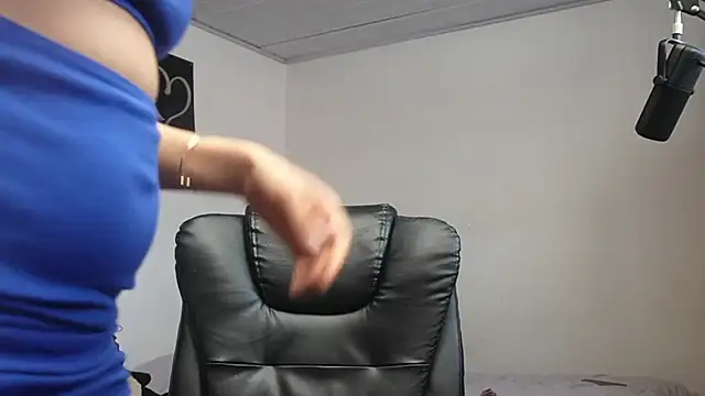 AliciaNess7 online show from July 10, 2026, 8:11 pm