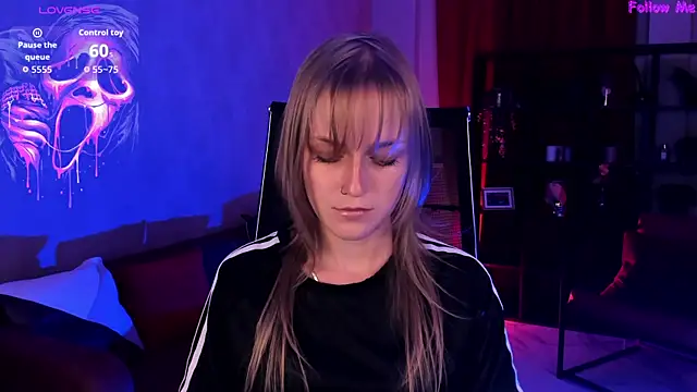 KiraMontoya online show from September 13, 2025, 5:46 pm