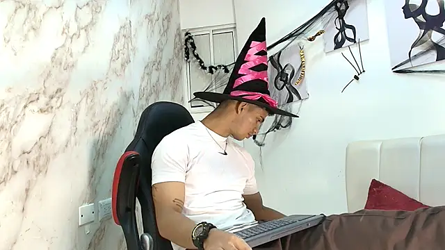 ANDRES STUD online show from October 20, 2025, 4:57 am