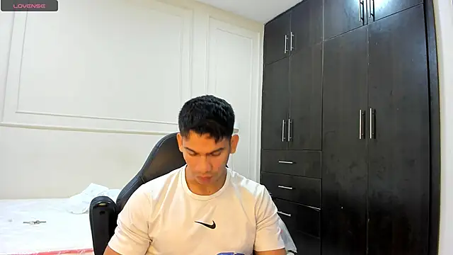 ANDRES STUD online show from April 22, 2026, 5:32 am