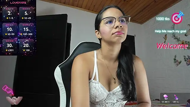 alisson hoffman05 online show from September 18, 2025, 5:26 pm