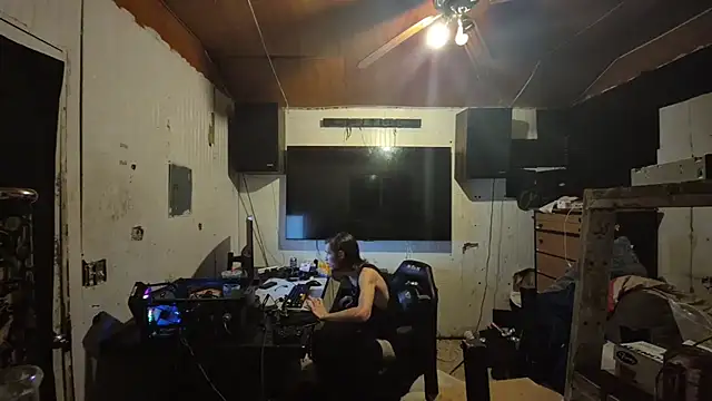 Snapshot of nuttyking2022 chatting on December 4, 2025, 8:34 am nuttyking2022 online show from December 4, 2025, 8:34 am