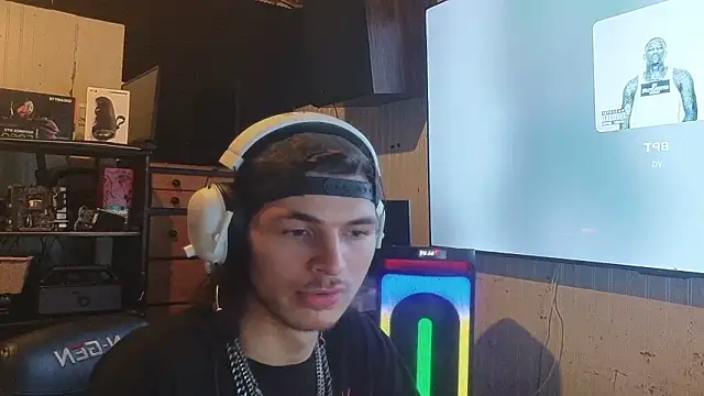 Snapshot of nuttyking2022 chatting on February 4, 2026, 7:36 am nuttyking2022 online show from February 4, 2026, 7:36 am