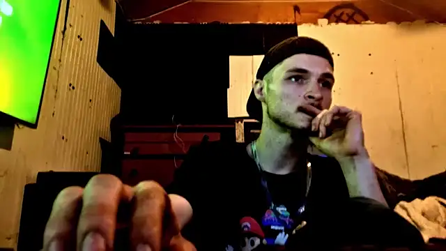 Snapshot of nuttyking2022 chatting on April 1, 2026, 8:26 am nuttyking2022 online show from April 1, 2026, 8:26 am