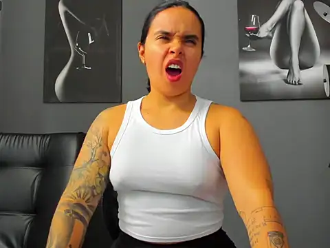 karlyjons12 online show from September 19, 2025, 4:07 pm