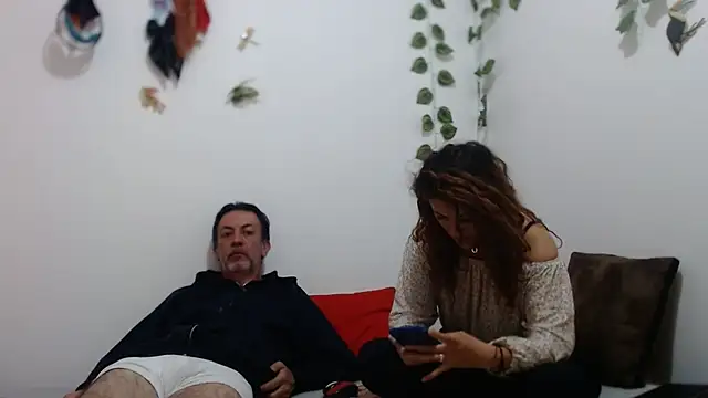 jeans and emma online show from March 6, 2025, 12:21 am