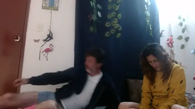 jeans and emma online show from March 18, 2025, 12:27 am