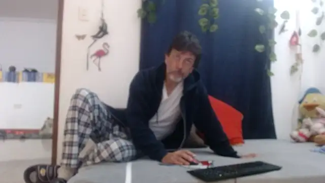 jeans and emma online show from March 19, 2025, 12:04 am