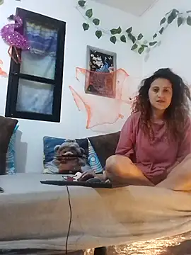 jeans and emma online show from October 23, 2025, 1:38 am