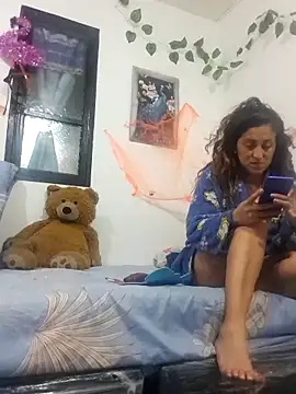 jeans and emma online show from November 5, 2025, 2:00 am