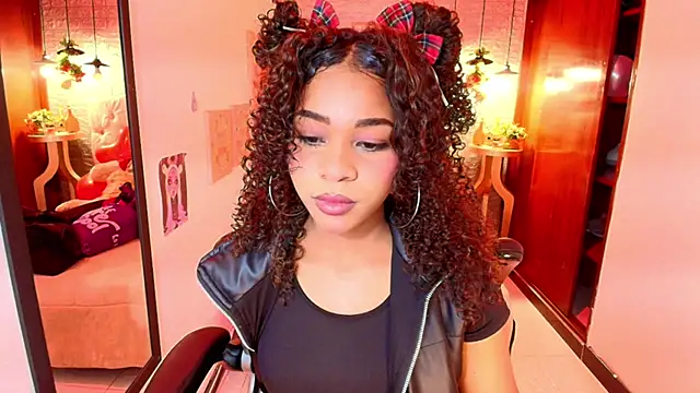 tylla  online show from March 17, 2025, 4:08 am