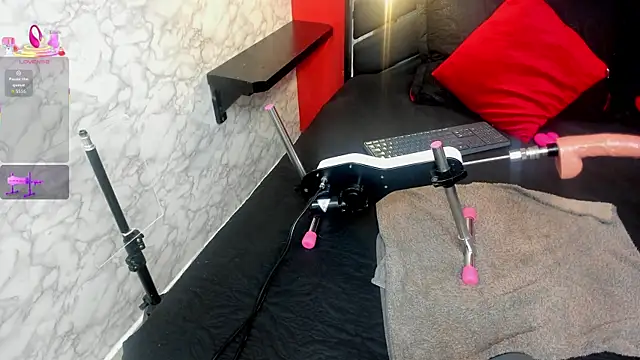 IVISBOUNCYASS online show from December 17, 2025, 3:12 am