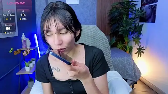 Snapshot of Miaa_Lee7 chatting on May 26, 2026, 8:27 pm Miaa Lee7 online show from May 26, 2026, 8:27 pm