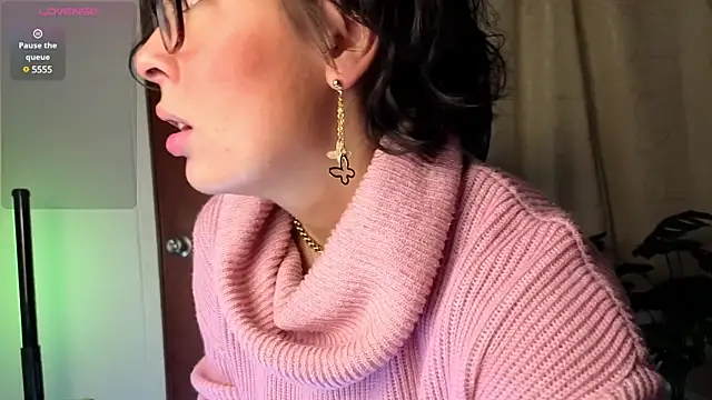 sophia dumont online show from March 8, 2025, 2:34 am