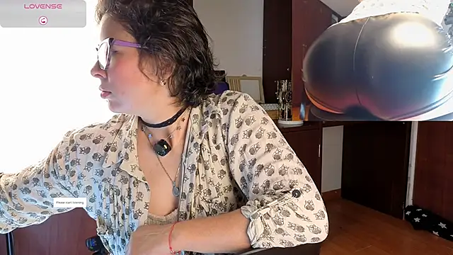 sophia dumont online show from November 19, 2025, 10:21 pm