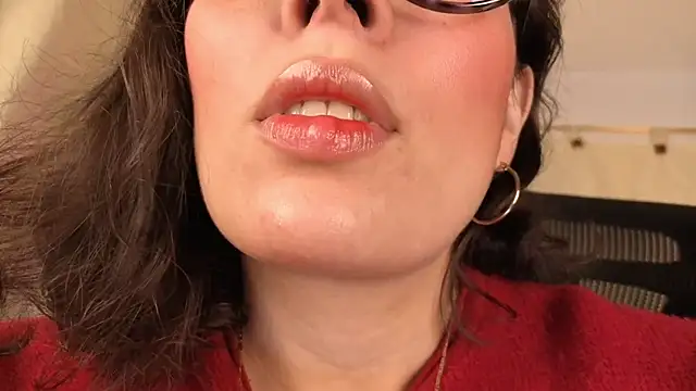 sophia dumont online show from April 19, 2026, 12:43 am