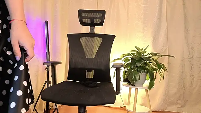 sophia dumont online show from April 21, 2026, 9:59 am