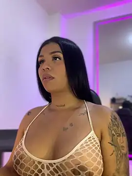 tinalove7 online show from April 28, 2026, 8:47 pm