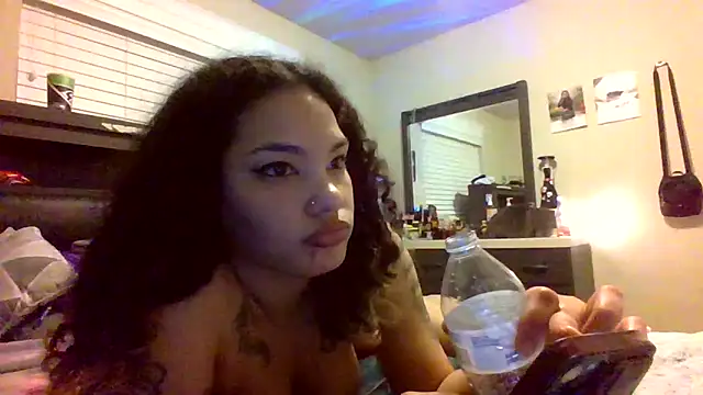 tastylolaaa online show from February 4, 2025, 10:10 am