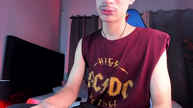 NovaaWheler online show from October 3, 2025, 7:22 pm