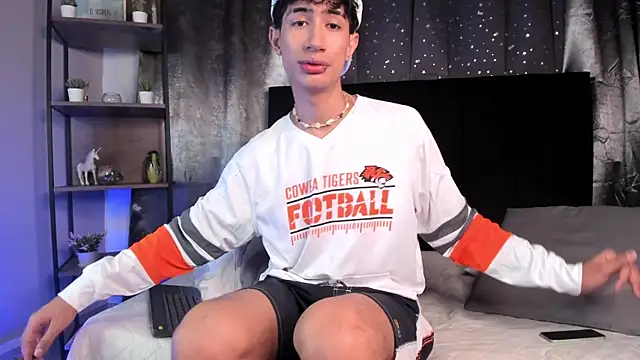 NovaaWheler online show from November 12, 2025, 8:30 pm