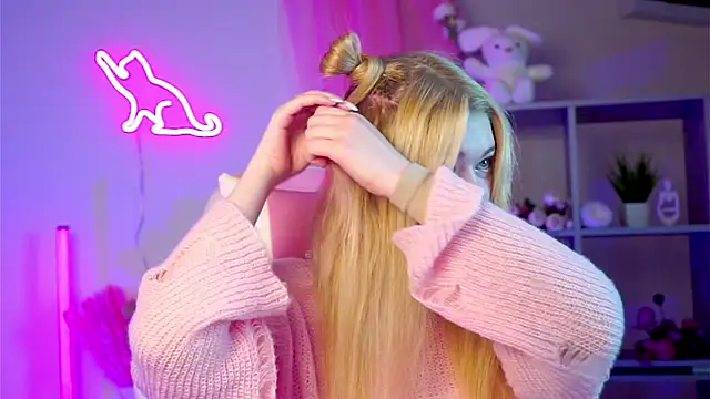 AdeleCartier online show from March 19, 2025, 3:41 am