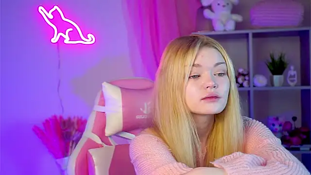 AdeleCartier online show from March 22, 2025, 2:37 am