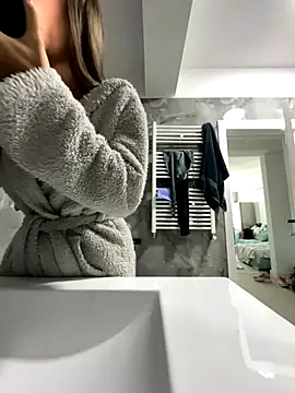 BonyBon29 online show from November 3, 2025, 8:04 am