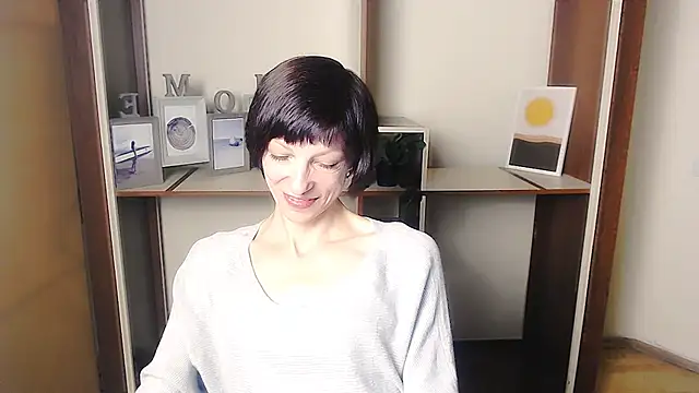  AngeliaFlow  online show from September 12, 2025, 6:02 am