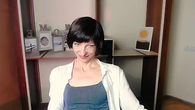  AngeliaFlow  online show from September 23, 2025, 6:38 am