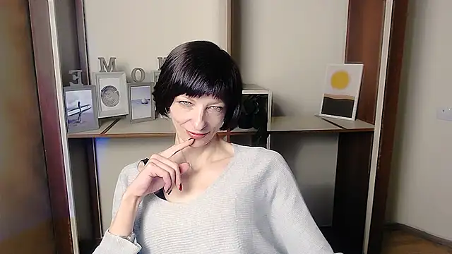  AngeliaFlow  online show from September 24, 2025, 6:39 am