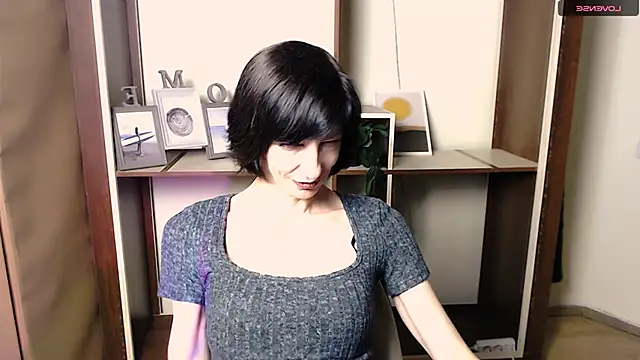  AngeliaFlow  online show from November 3, 2025, 7:42 am