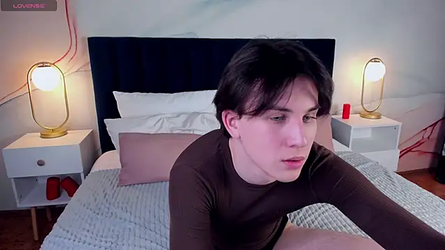 AdrianoAubert online show from March 8, 2025, 6:21 am