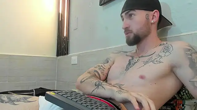 Luke davis01 online show from February 11, 2025, 4:46 pm