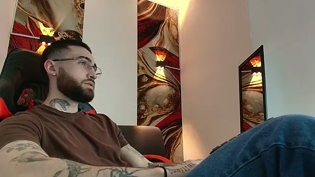 Luke davis01 online show from September 23, 2025, 1:14 pm