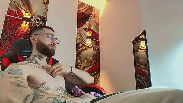 Luke davis01 online show from October 9, 2025, 1:31 pm