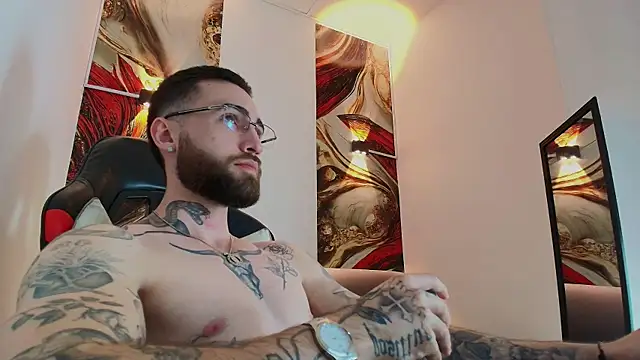 Luke davis01 online show from November 14, 2025, 1:10 pm