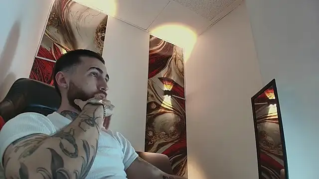 Snapshot of Luke_davis01 chatting on December 16, 2025, 1:05 pm Luke davis01 online show from December 16, 2025, 1:05 pm