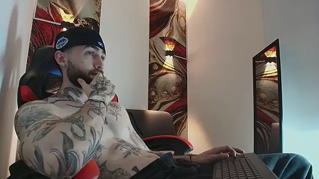 Snapshot of Luke_davis01 chatting on December 17, 2025, 1:17 pm Luke davis01 online show from December 17, 2025, 1:17 pm