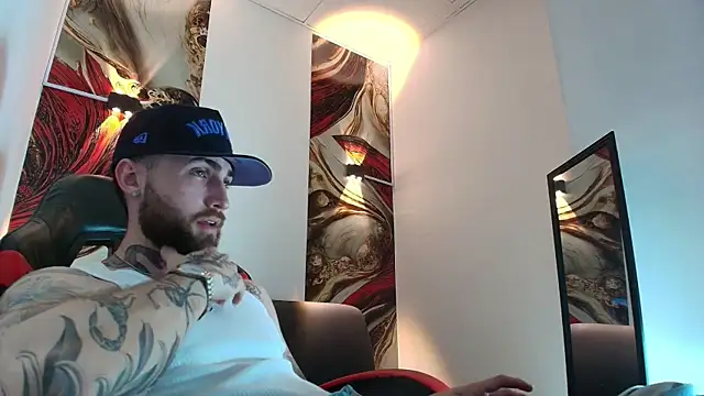 Snapshot of Luke_davis01 chatting on December 23, 2025, 3:59 am Luke davis01 online show from December 23, 2025, 3:59 am