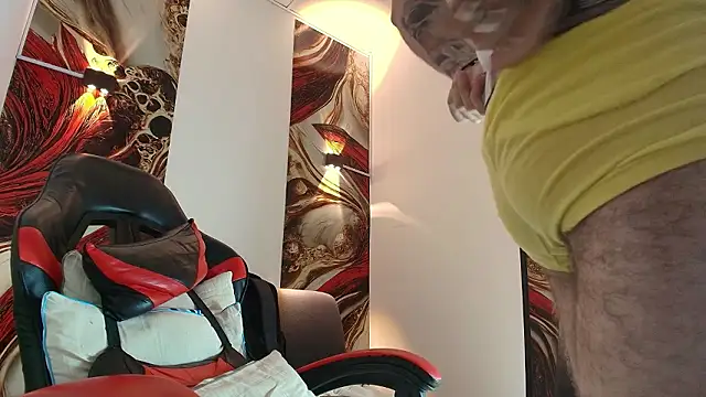 Snapshot of Luke_davis01 chatting on February 10, 2026, 1:15 pm Luke davis01 online show from February 10, 2026, 1:15 pm